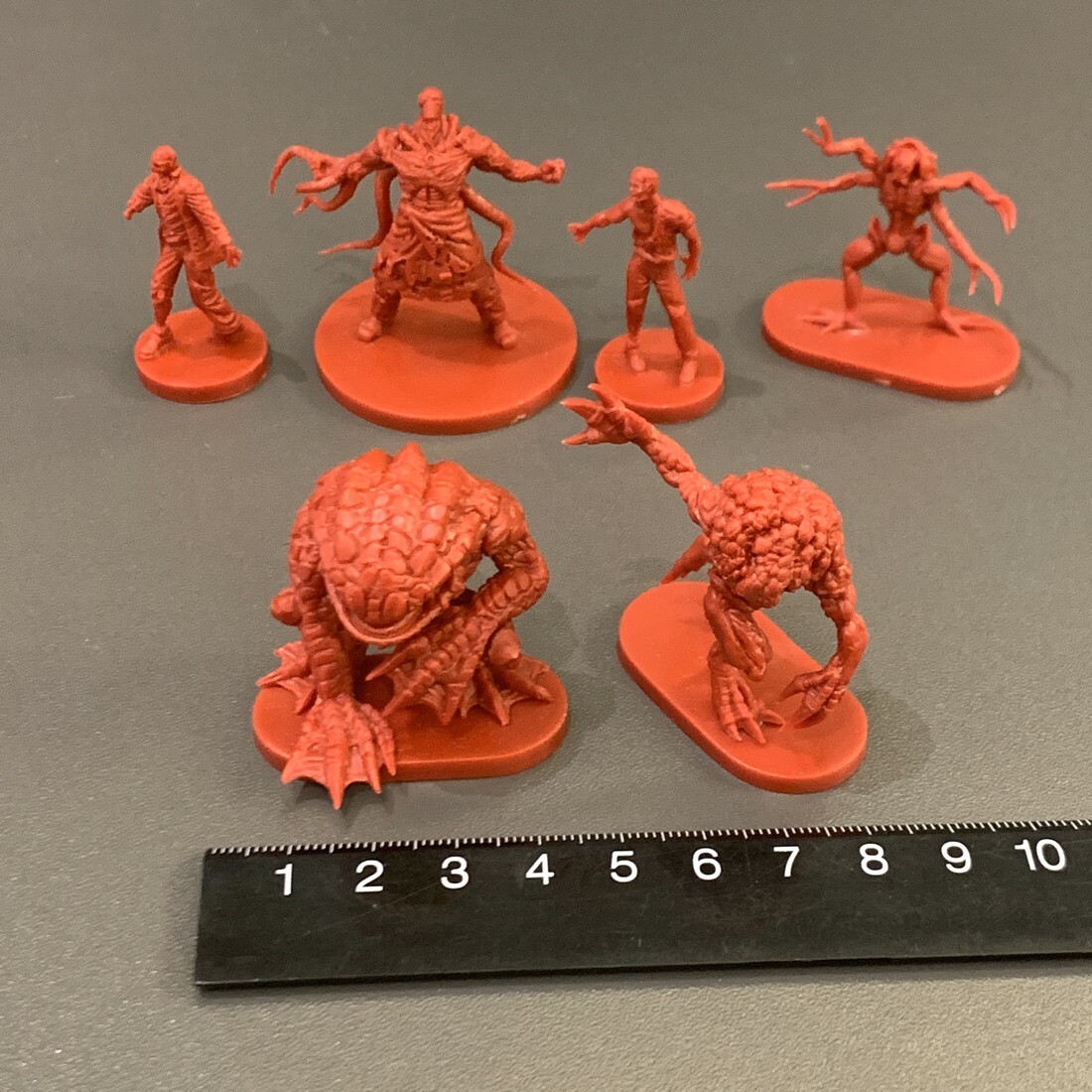 مجسمات مصغرة لشخصيات زومبي وحو - مراجعة Board Game Zombies وسعره