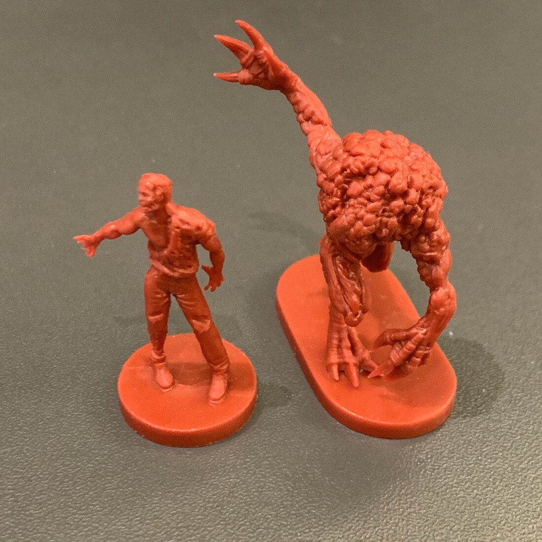 مجسمات مصغرة لشخصيات زومبي وحو - مراجعة Board Game Zombies وسعره